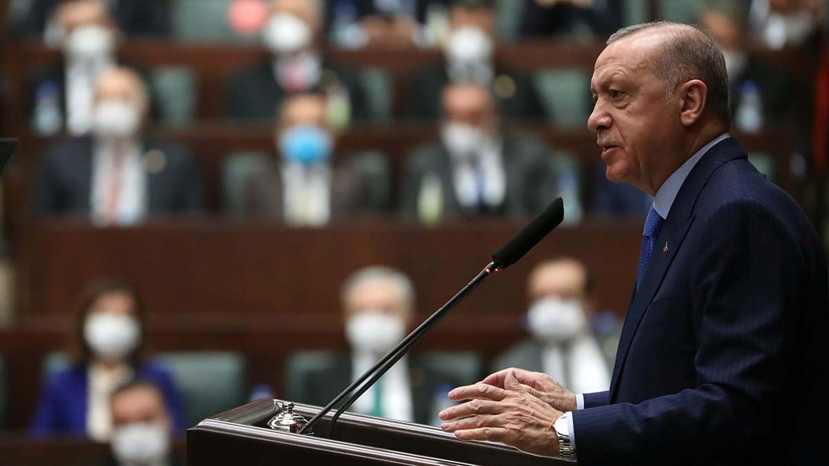 " Türkiye'nin kazanılanlarını heba edemeyeceksiniz. Türkiye'yi eski kötü günlerine geri döndüremeyeceksiniz."