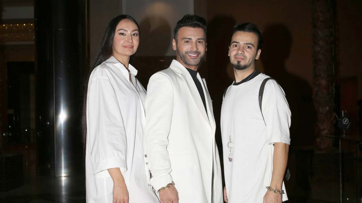 Defilede Emre Kaya podyuma çıktı