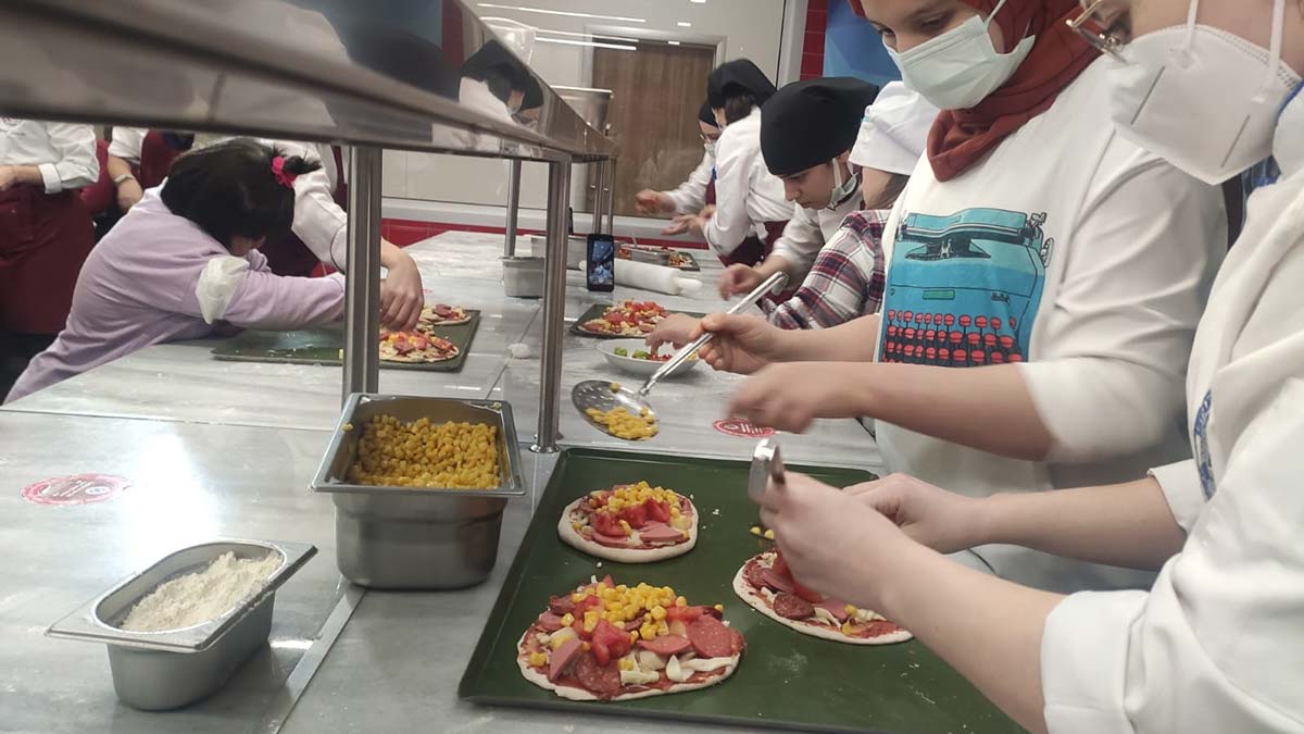 Dezavantajlı öğrenciler mutfağa girdi