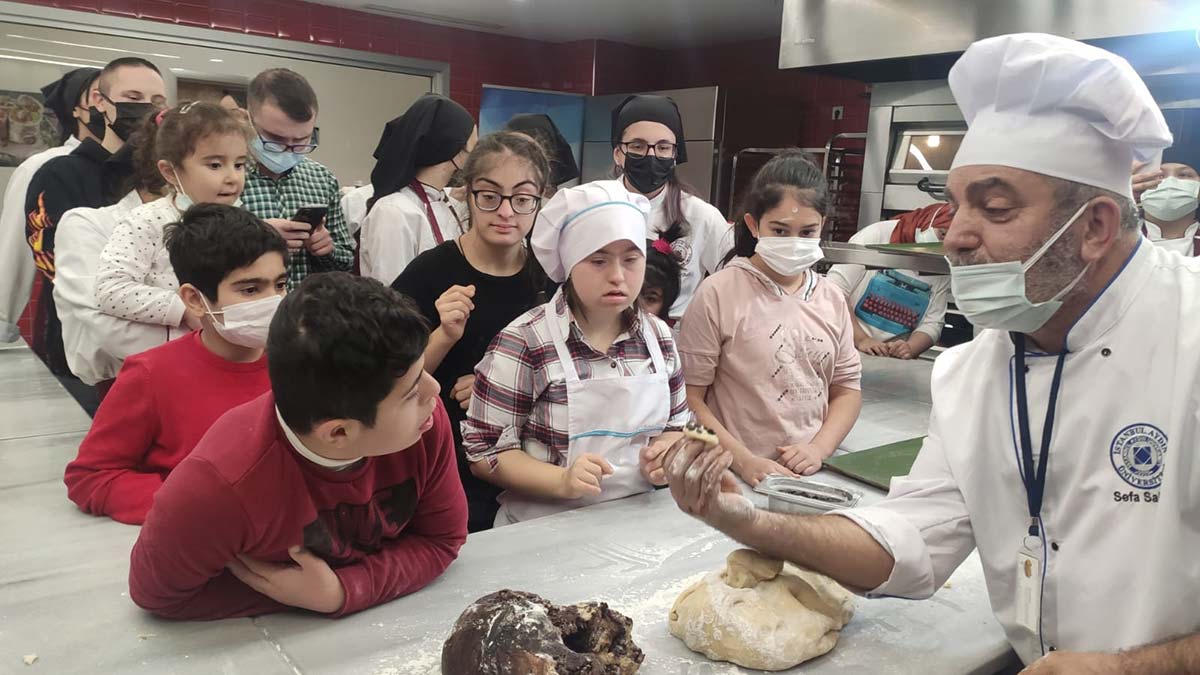 " Sosyalleşen çocuklarımız daha mutlu oluyor ve toplum onları daha iyi kabul ediyor"