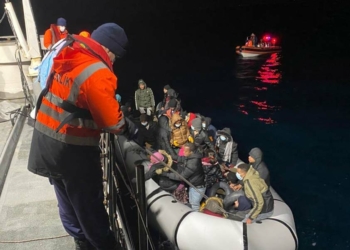 Dikili ilçesinde 50 kaçak göçmen yakalandı