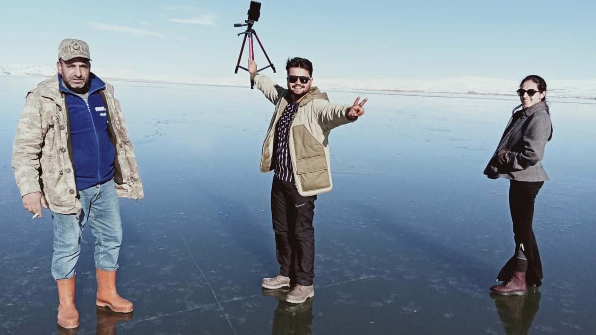 Çıldır Gölü'nde yaşanan donma sonrası atlı kızakçılar da sezon hazırlıklarını hızlandırdı