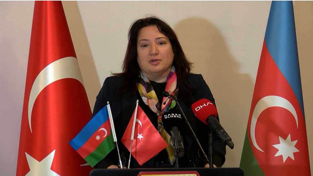 " Nitekim Azerbaycan'ın milli şairi Gence'li Ahmet Cevat 1914 yılında 'Çırpınırdı Karadeniz, bakıp Türk'ün Bayrağına' şiirini bu duygularla yazmıştı"