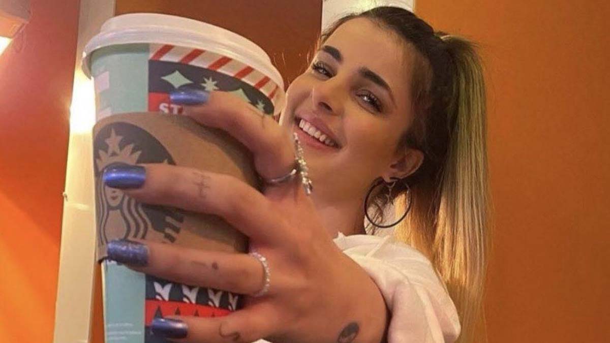 " Anne küçük kızın bazı şeylere dayanamıyor artık. Kızını çok harcadılar. Kimseye bir şeyini anlatamadı. Hep içine attı"