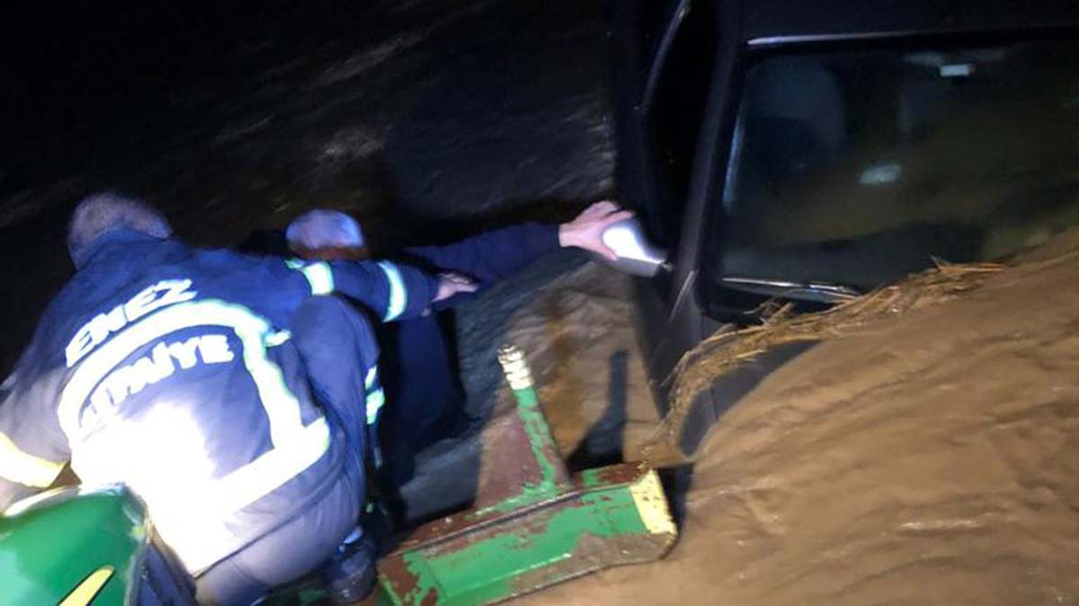 İlçeye bağlı Sultaniçe, Gülçavuş ve Vakıf köylerinde de taşkınlar oldu, bazı evler ile yollar su altında kaldı