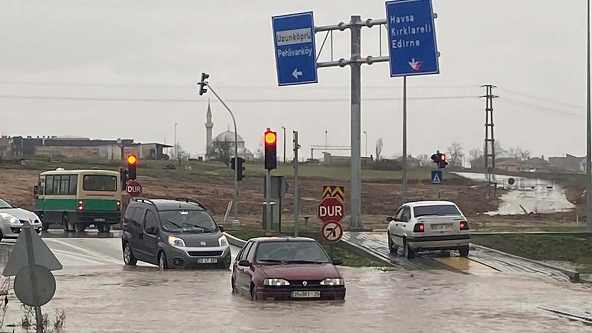 Edirne'deki selde mahsur kalanlar kurtarıldı