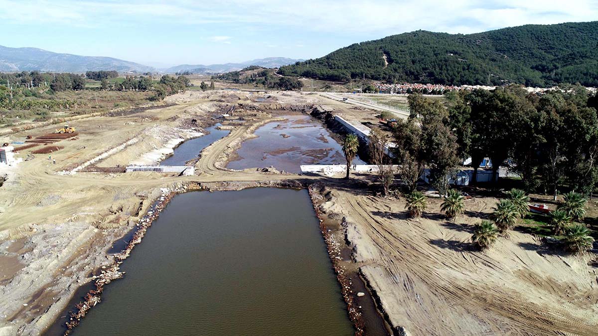 Türkiye'nin turizmine büyük katkı sağlaması planlanan Efes Antik Kanal Projesi'nin ilk etabı 2022'nin sonuna kadar bitirileceği bildirildi