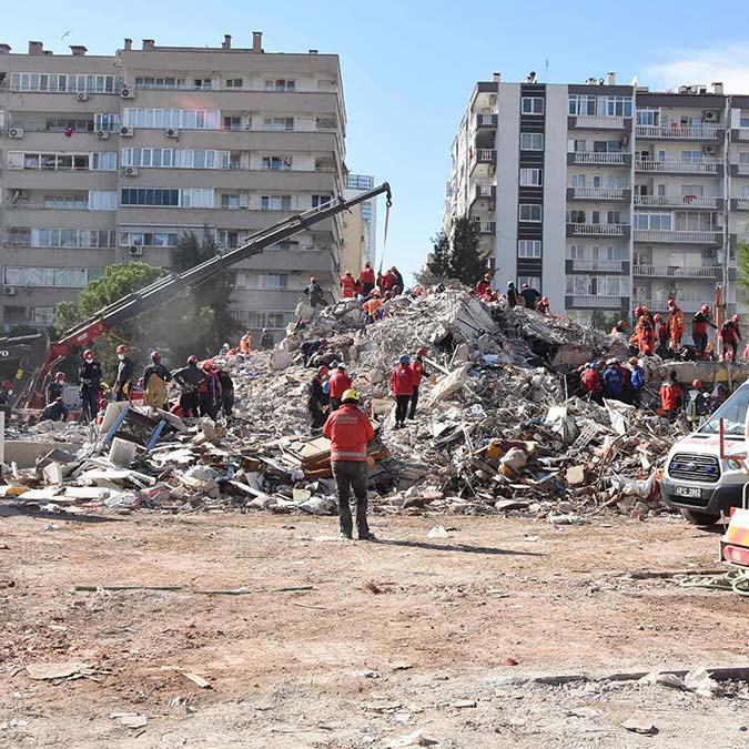 " Depremde ben de yakınlarımı kaybettim. Eğer yanlışım olsaydı, onları o binada oturtur muydum?"