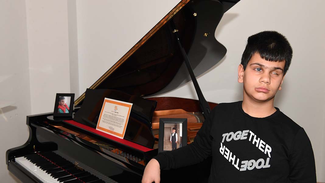 " Sağ olsun Sayın Cumhurbaşkanımız piyanomu gönderdi. Artık çalışmalarımı ben bu piyano üzerinde yapacağım"