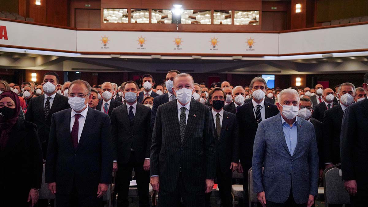 " Yani belediye başkanına gurur, kibir asla yakışmaz. Biz tevazu ehli olmaya gayret ediyoruz"