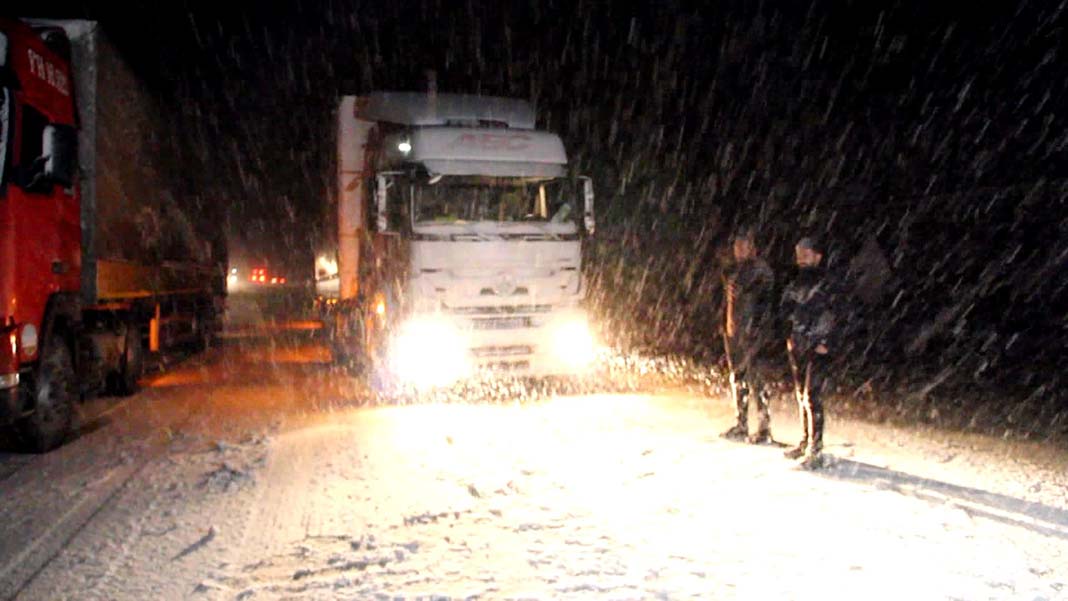 "Bizim buradan da kardeşlerimize nacizhane tavsiyemiz olsun bu işlere merak saran arkadaşlar biraz şu atmosferden gözlesinler "