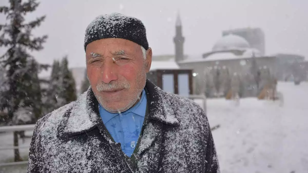 Sabah saatlerinde iş yerlerine gitmek üzere evden çıkanlar zor anlar yaşadı