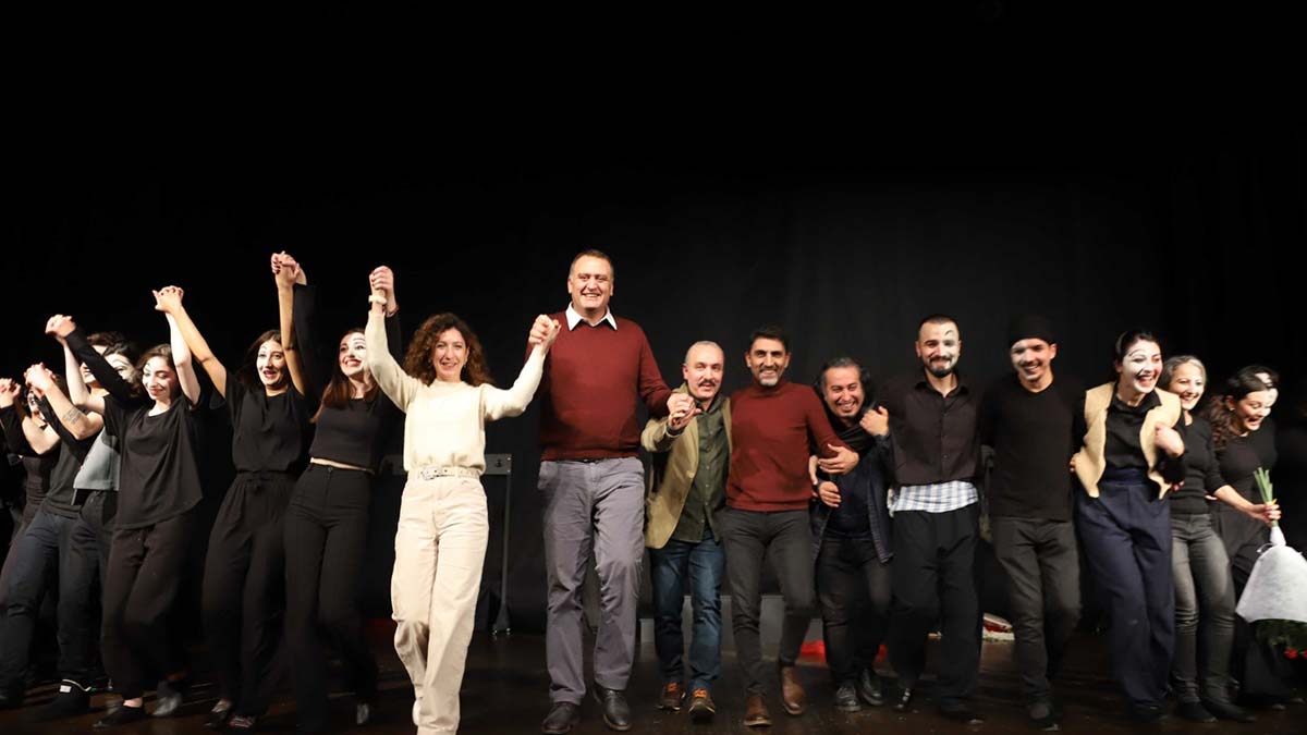 Eşeğin Gölgesi oyununun galası yapıldı