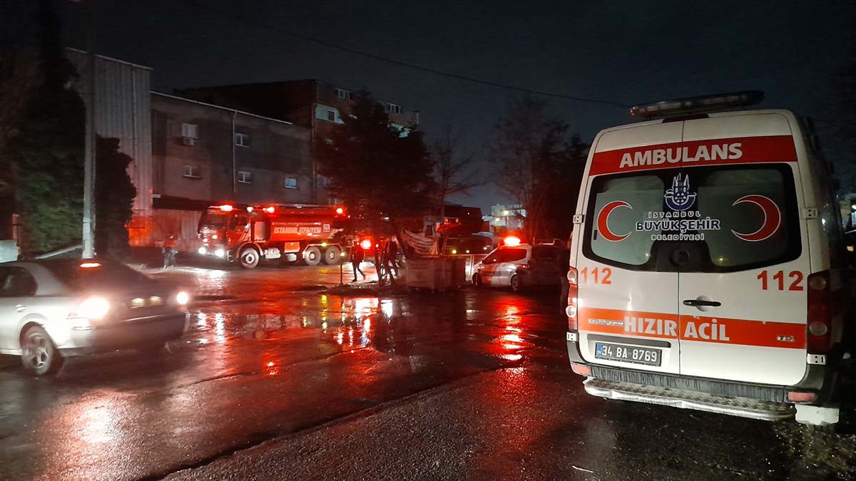 Esenyurt'ta tekstil fabrikasında yangın_