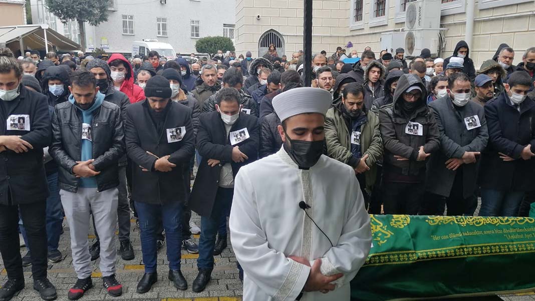 Kılınan cenaze namazlarının ardından 4 çocuk Silivri Gümüşyaka Yeni Mezarlığına defnedildi