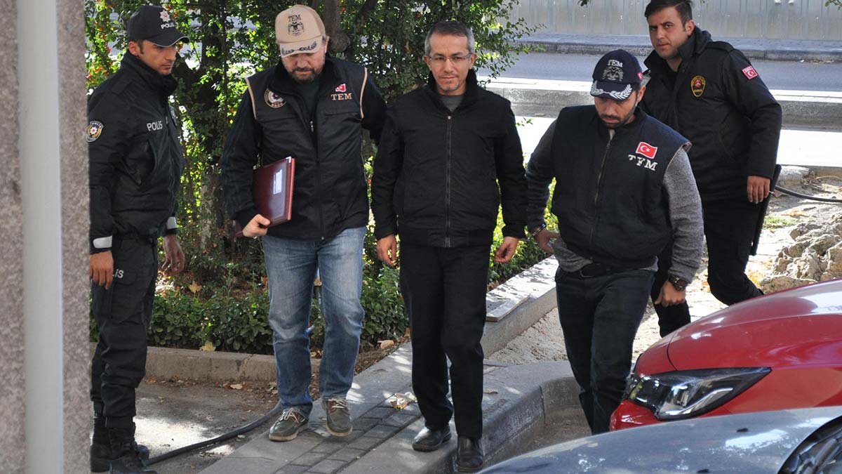 Eski savcı Ferhat Sarıkaya'ya FETÖ'den 10 yıl hapis