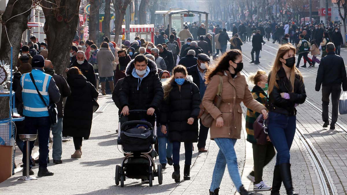 Günlük 6 binin üzerinde PCR testi yapılan kentte, ortalama 1100 kişinin pozitif olduğu tespit ediliyor.