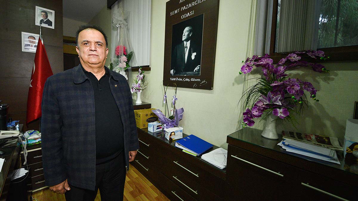 " Geçen yılbaşı en az yarı fiyatına yeni yılı karşılardı vatandaşımız. Geçen yılbaşında nar 6-7 liraydı, bu yıl 15 lira"