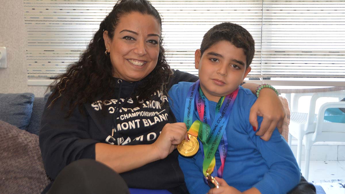 " Oğlum her zaman için matematiği eğlenceli buluyor. Günlük sadece 1 saat ders çalışıyoruz. Farklı matematik soruları çözmeye çalışıyoruz"