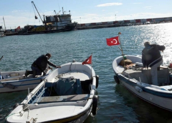 Fırtına sonrası balıkçılarda av hazırlığı