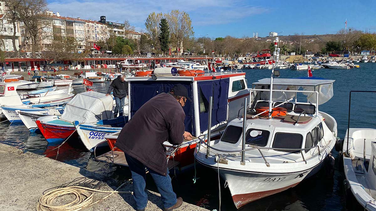 " Havaların yumuşamasıyla birlikte denize çıkmaya başlayacağız. Bu sene eylül, ekim ayında lüfer başladı"