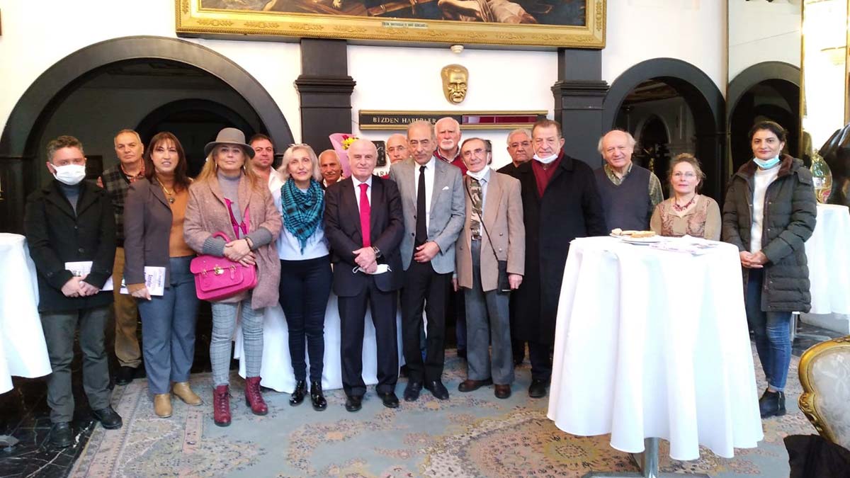Şiddetsiz Toplum Derneği Başkanı Rıza Sümer'den “Uluslararası Sözleşmelerin Aydınlığında, Dünyadaki Annelere, Tarihin En Uzun Mektubu "Anneler ve Gözyaşları” kitabı.