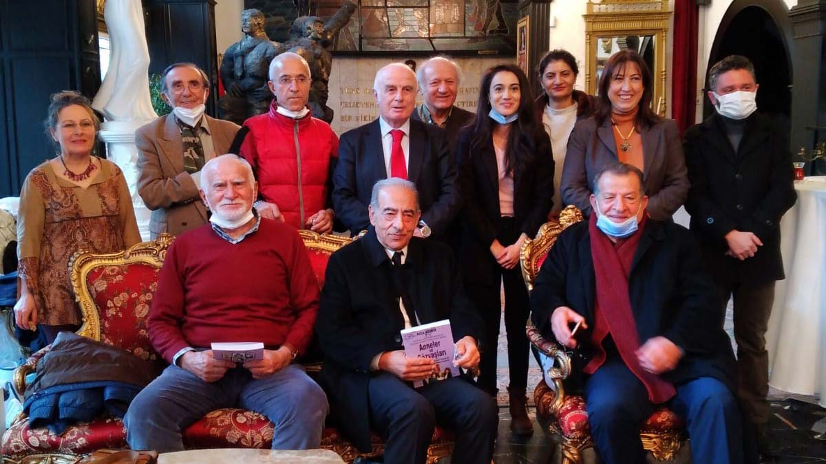 Rıza Sümer'den "Anneler ve gözyaşları" kitabı