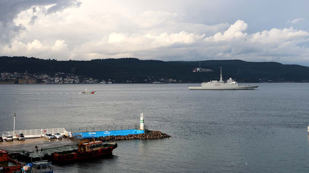 Savaş gemisi, boğazın manevra yapılması en güç noktası olan Nara Burnu'nu döndükten sonra Marmara Denizi'ne doğru yol aldı