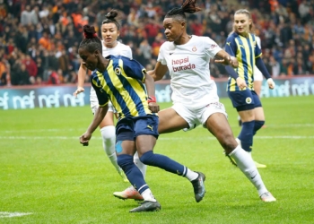 Galatasaray ve Fenerbahçe farkındalık için sahada