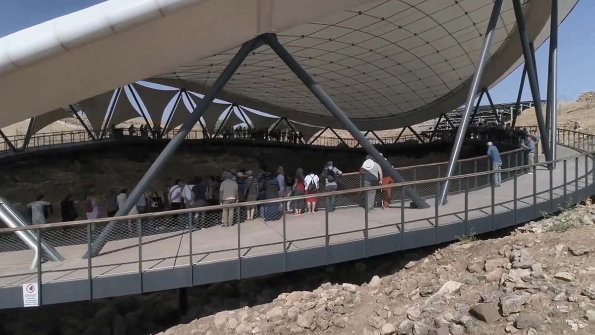 Göbeklitepe ziyaretçileri mobil ekiplerce aşılandı