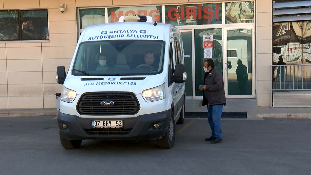 Göçük altında kalan maden işçisi toprağa verildi