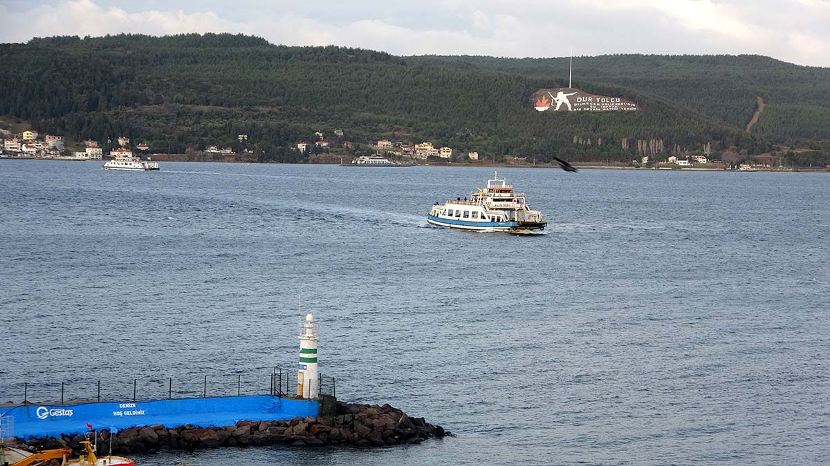 Tüm tarifeli feribot seferleri iptal edildi