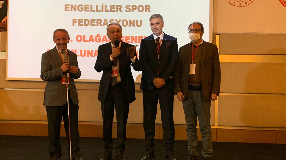 " Hayatımın en duygusal anlardan birini yaşıyorum. Bu onur verici görevi aldığımız için sizlere minnettarım."