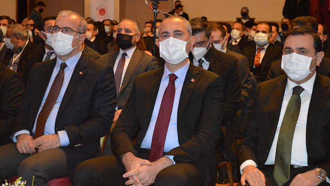 " Fail hakimin, savcının huzurunda olsun ve yargılamaya devam etsin ama suçun mağduru bir daha failin yüzünü görmesin, yaşadığı tramvayı bir daha yaşamasın, bir daha örselenmesin diye bir uygulamayı başlattık"