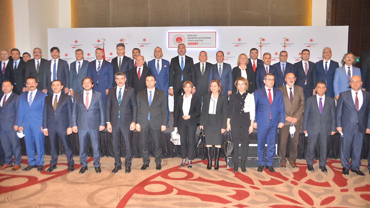 " Hukukun, mahşeri vicdanı olması gerekli."