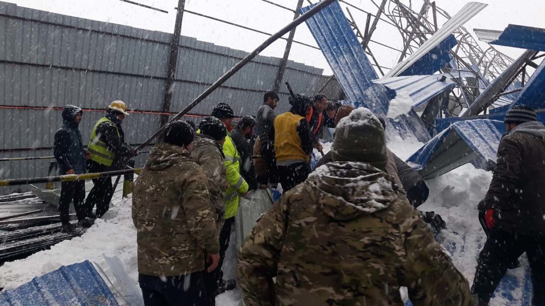 Gürcistan'da şantiyenin çatısı çöktü: 1 ölü 2 yaralı