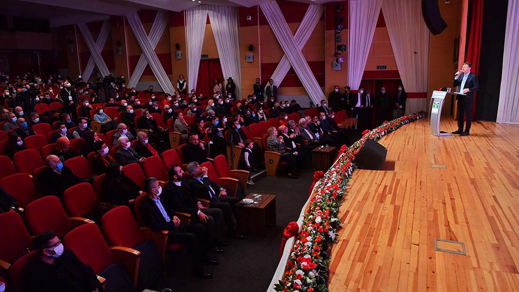 " Aleviler, Bektaşilerin arasına katıldığımızda görüyoruz ki onlar bizim yaptığımız ibadetleri, Türkçe yapmaya çalışıyorlar"