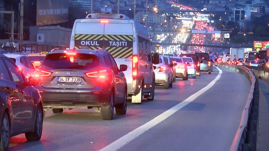 Trafik yoğunluğu saat 08.20 itibariyle yüzde 58'e ulaştı