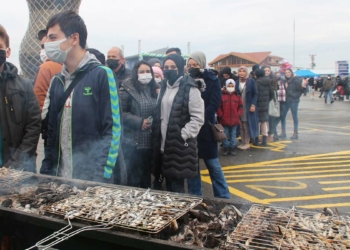 Hamsi Festivali'nde 2,5 ton hamsi 2 saatte tükendi