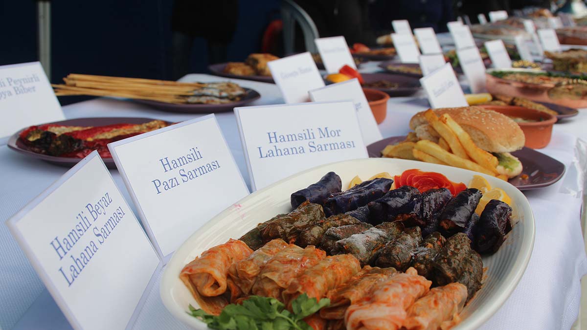 Mantı, Adana kebap, pizza, sarma, suşi gibi hamsi ile yapılan ürünler arasında en çok hamsili tatlılar dikkat çekti