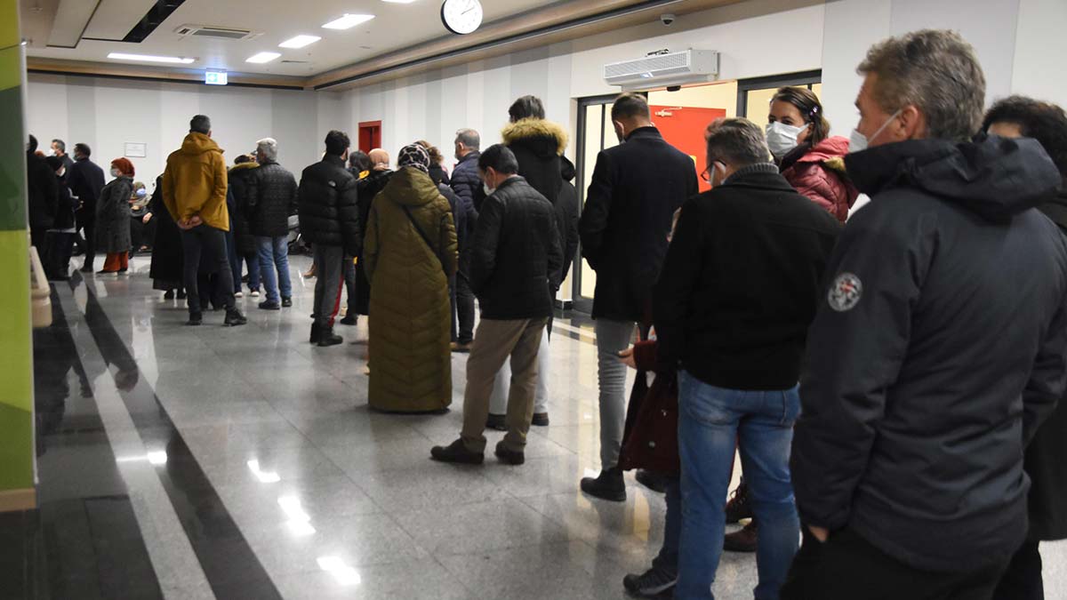 " Salgının daha fazla büyümemesi için herkesi aşıya davet ediyoruz. Herkesin aynı hassasiyeti göstermesi şart"