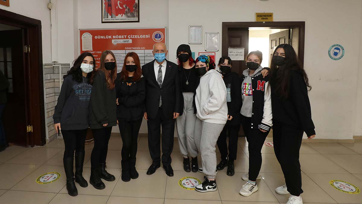 Fethi Yaşar Mustafa Kemal Anadolu Lisesi'ni ziyaret etti
