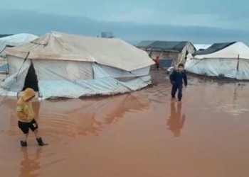 İblib'te sığınmacıların yaşadığı kampları su bastı