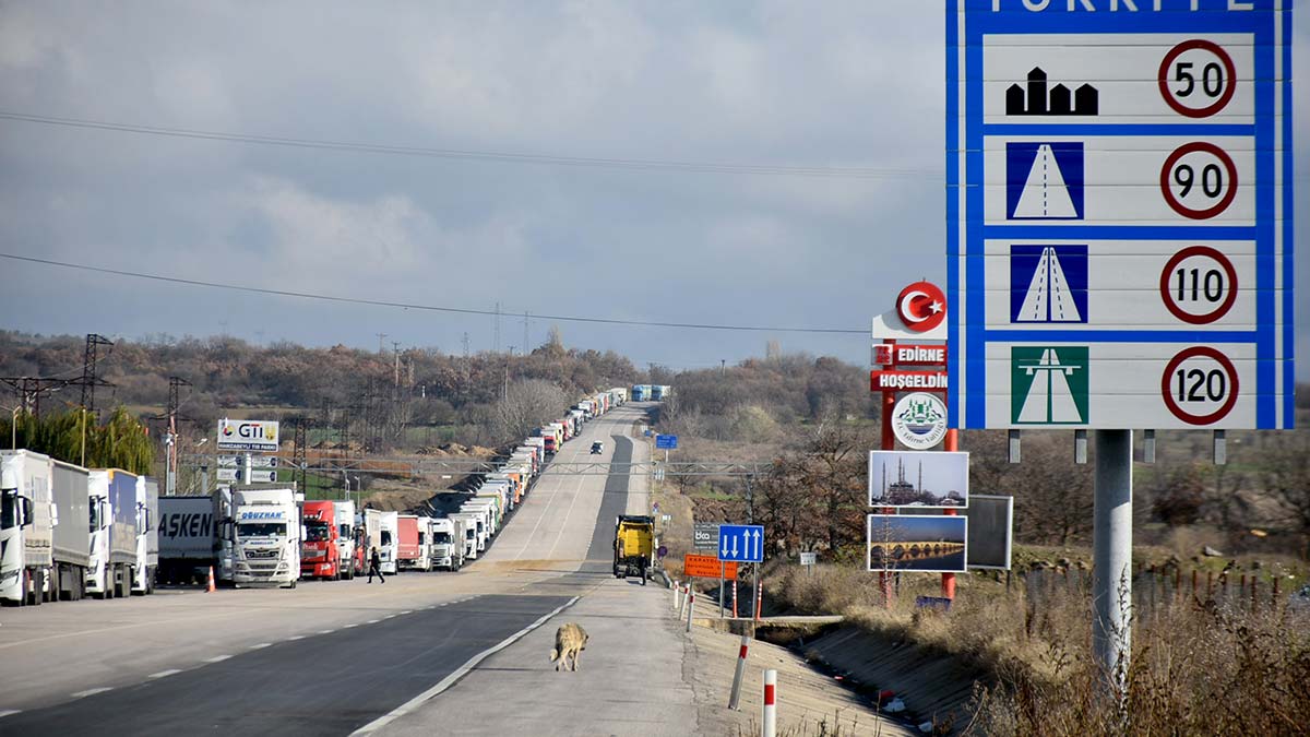 İhracat arttı; sınır kapılarında TIR kuyrukları oluştu