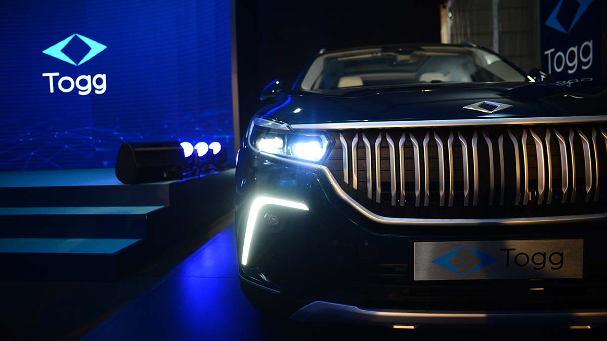 " Ağaç kökü gibi salkım saçak yerin altına iniyoruz. 44 bin adet yerleştirdik"