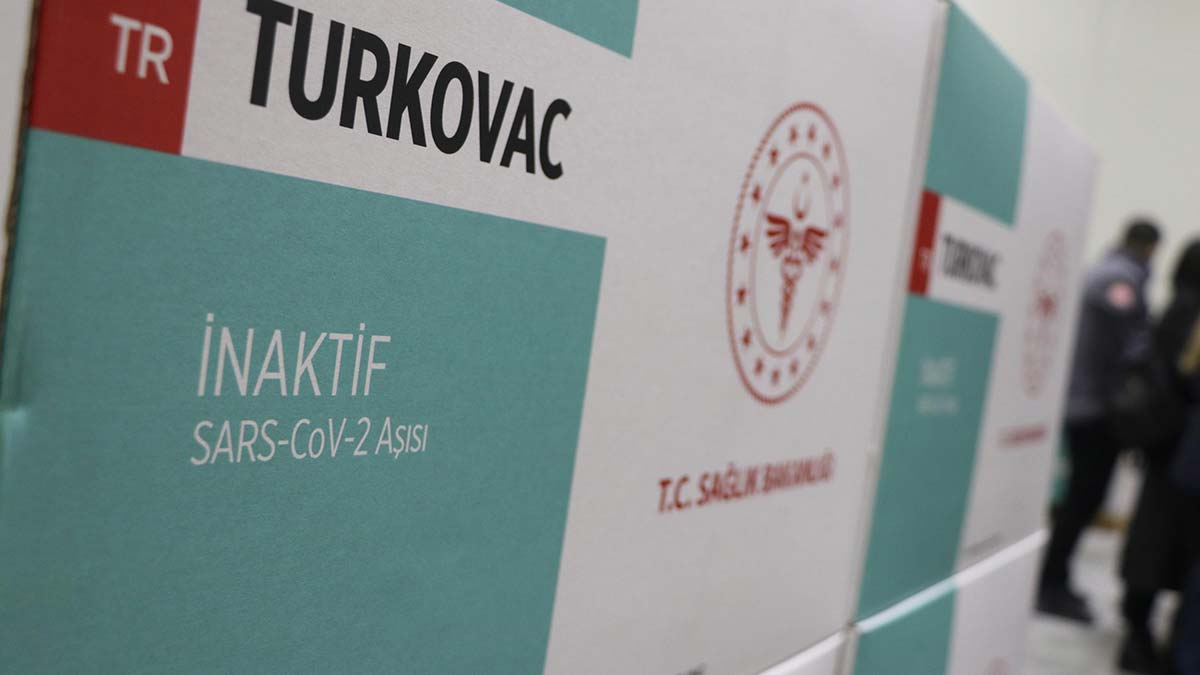 İlk yerli Covid-19 aşılarının analizine başlandı