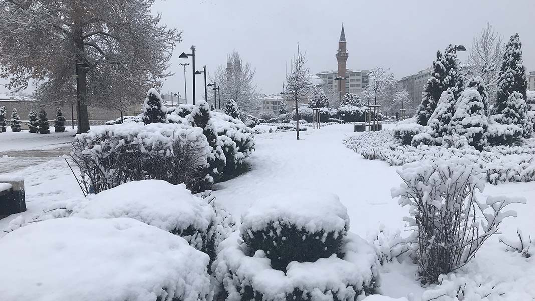 İmranlı'da eğitim-öğretime 1 gün ara