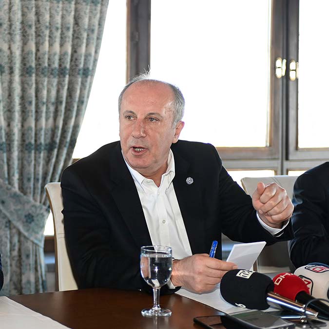 " Bu fakir halktan aldıkları paralar ile sokaklara parti bayraklarını asmasınlar"