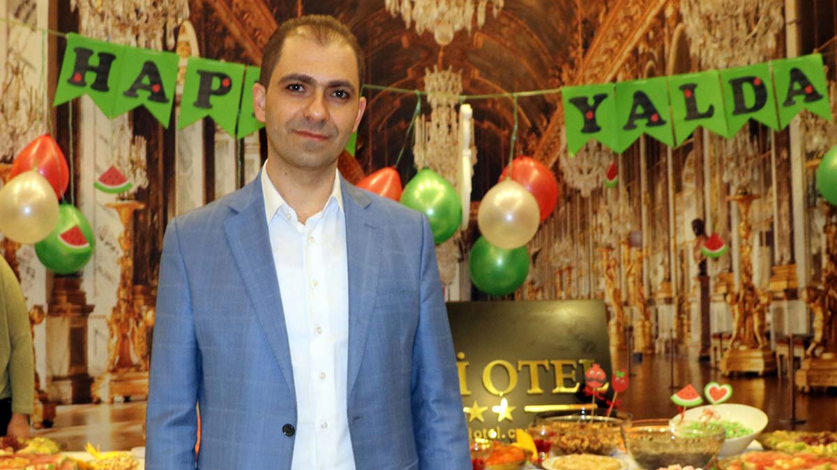 "İran geleneğine göre herkes ailenin en büyüğünün evinde toplanır ve orada yiyecekler koyarlar"