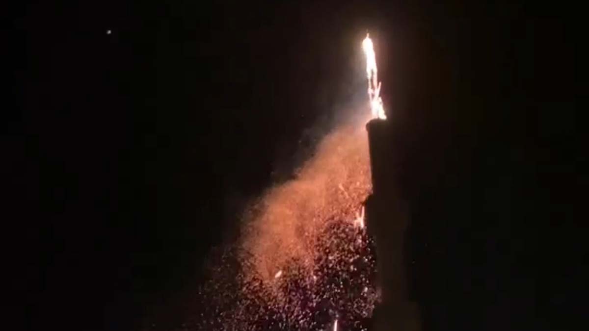 Isparta'da yıldırım düşen camide yangın